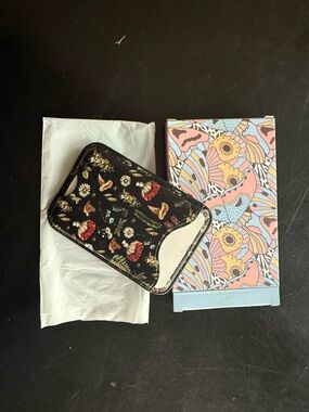 Magsafe Wallet Magnetic Card Holder - Black floral/mushroom Phone Wallet